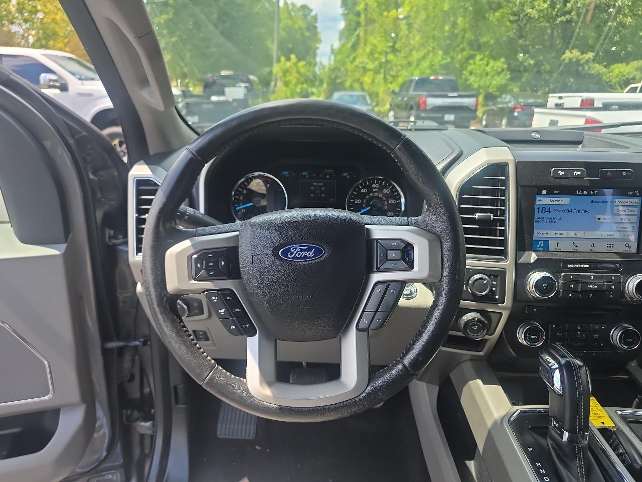 Ford F-150 4WD SuperCrew 145" Lariat 2018