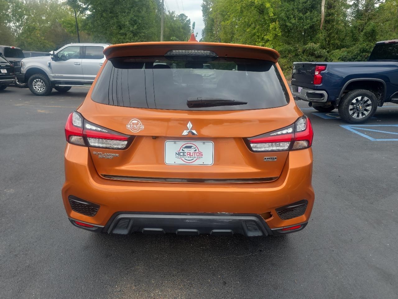 Mitsubishi Outlander Sport  2021