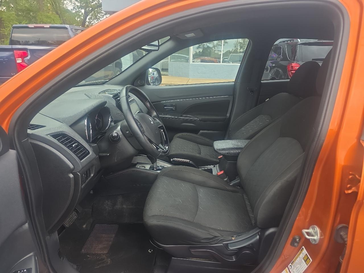 Mitsubishi Outlander Sport  2021