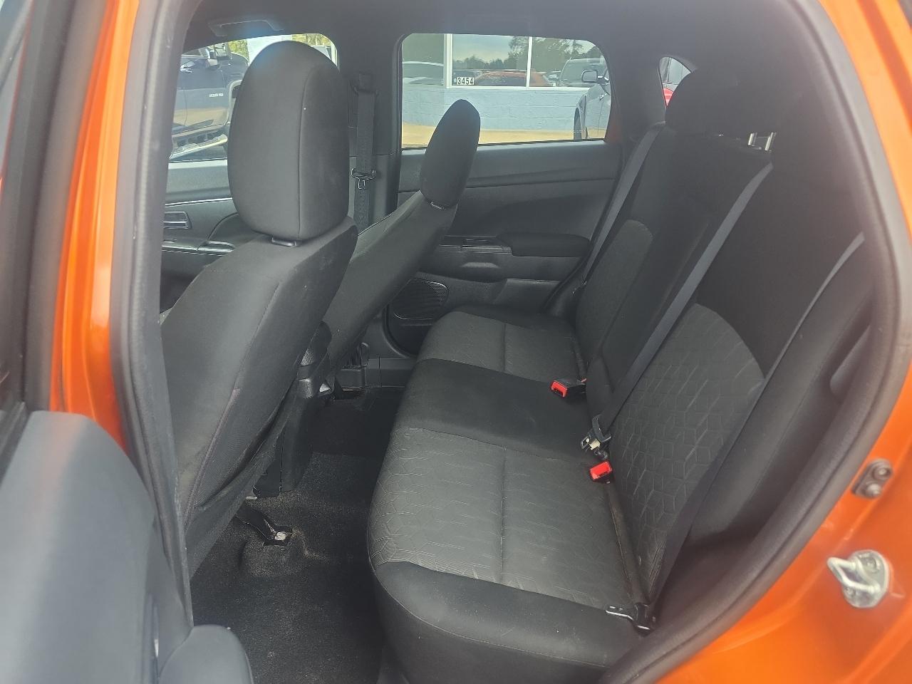 Mitsubishi Outlander Sport  2021