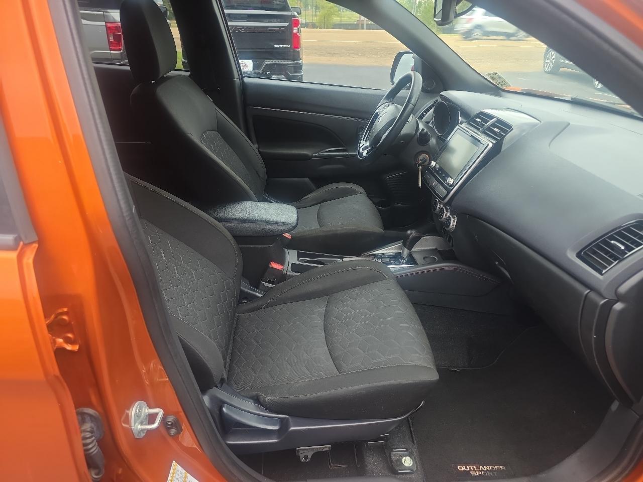 Mitsubishi Outlander Sport  2021