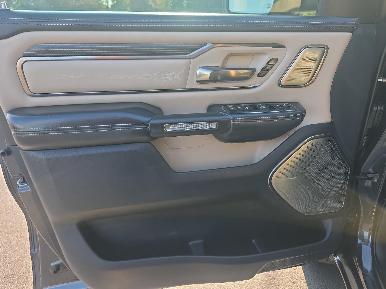 RAM 1500 4WD Crew Cab 140.5" Laramie Limited 2020