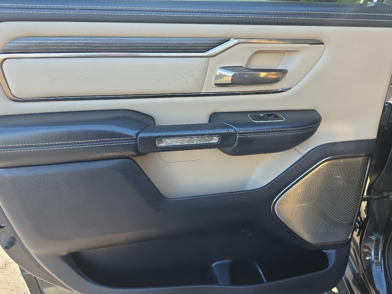 RAM 1500 4WD Crew Cab 140.5" Laramie Limited 2020