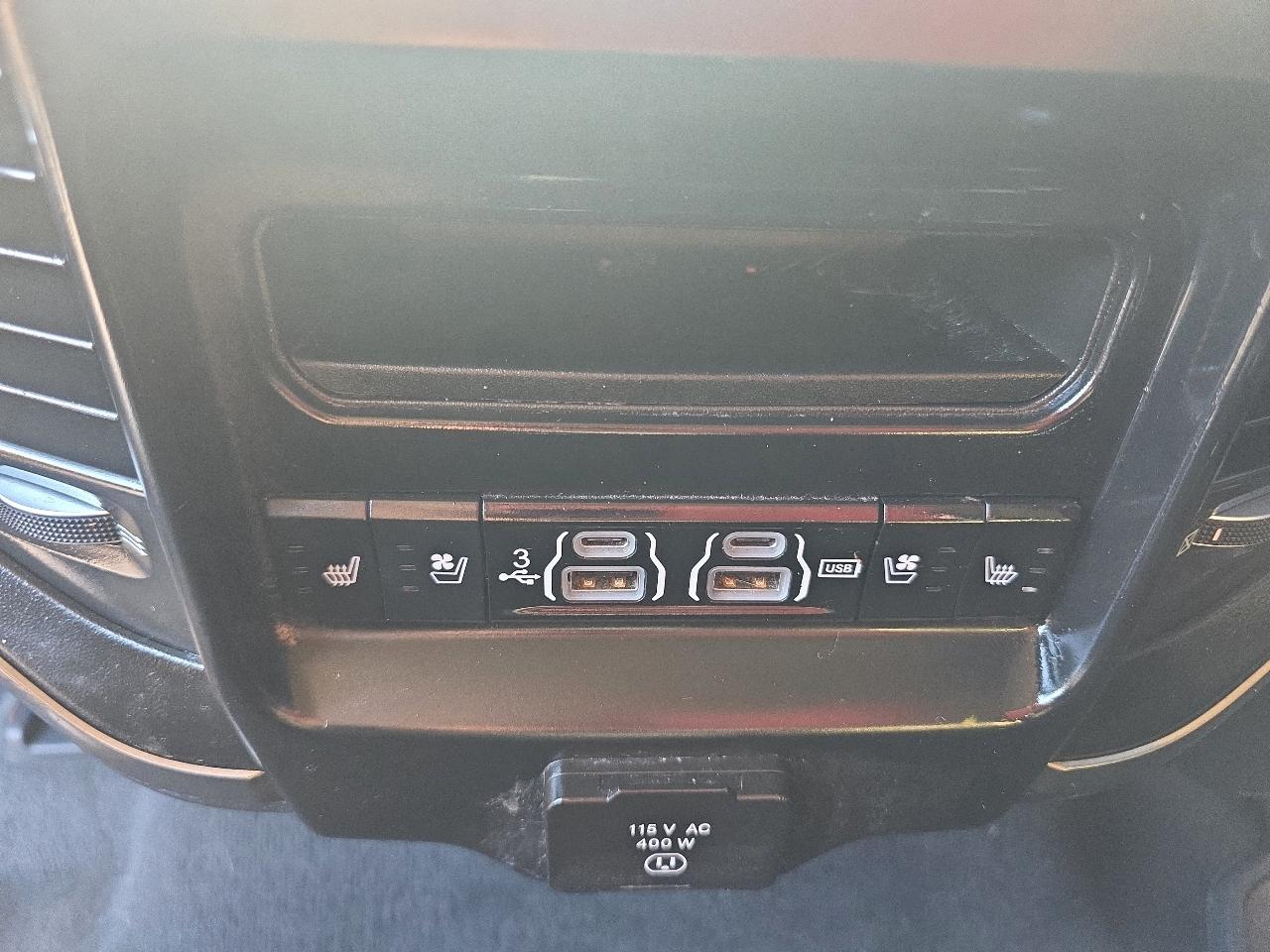 RAM 1500 4WD Crew Cab 140.5" Laramie Limited 2020