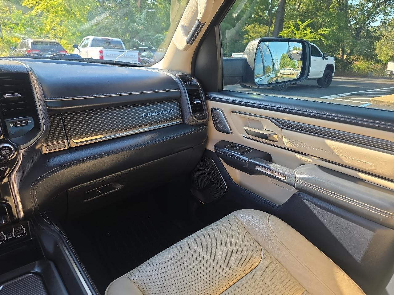 RAM 1500 4WD Crew Cab 140.5" Laramie Limited 2020