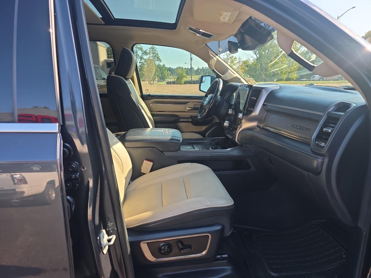 RAM 1500 4WD Crew Cab 140.5" Laramie Limited 2020