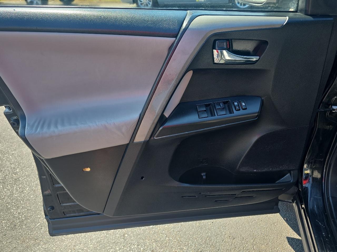 Toyota RAV4 XLE 2016