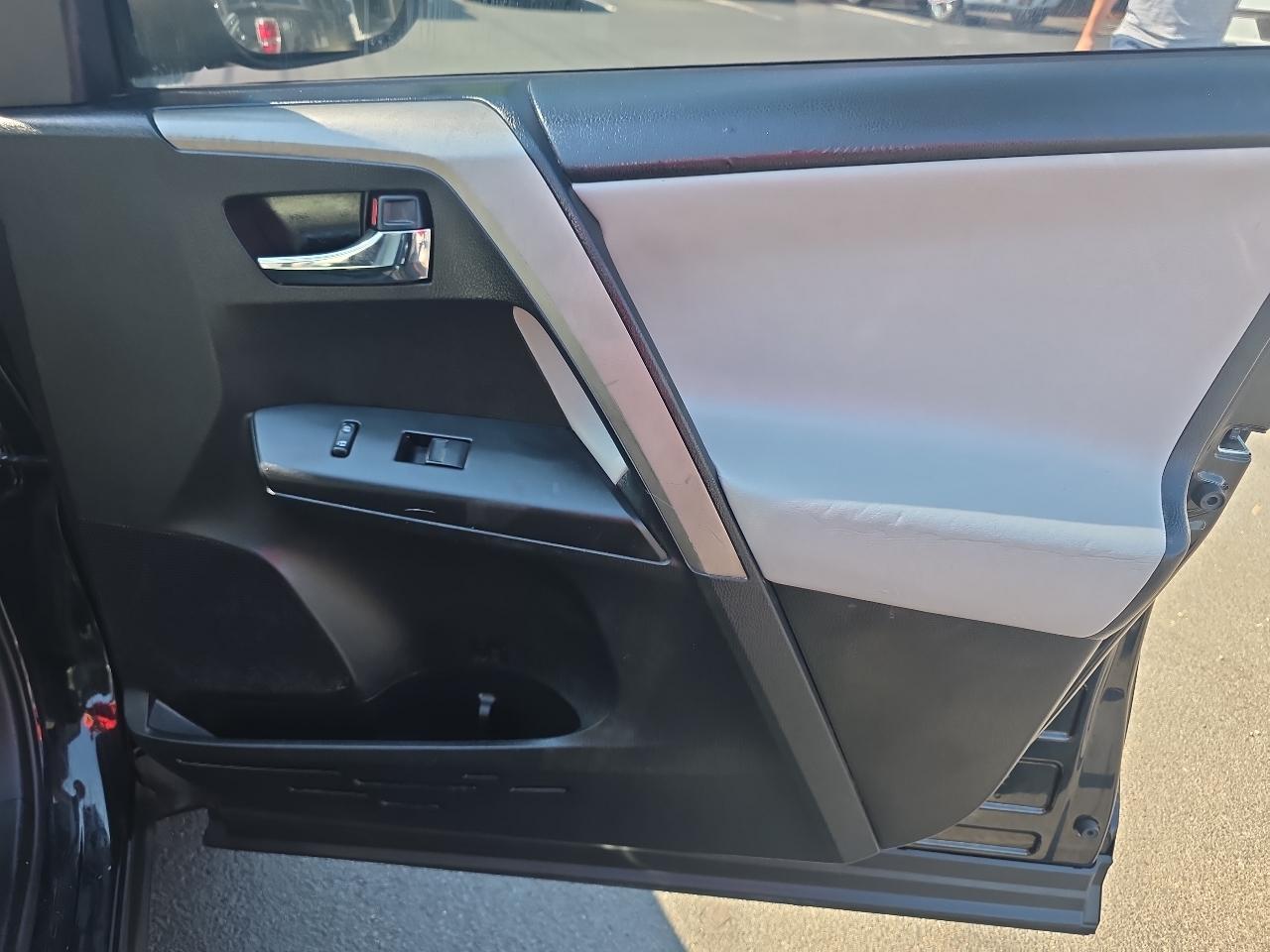 Toyota RAV4 XLE 2016