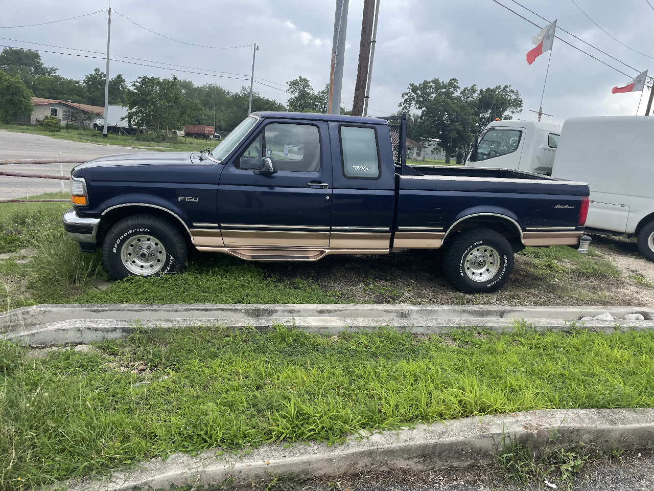 Ford F-150 XL SuperCab Short Bed 4WD 1995