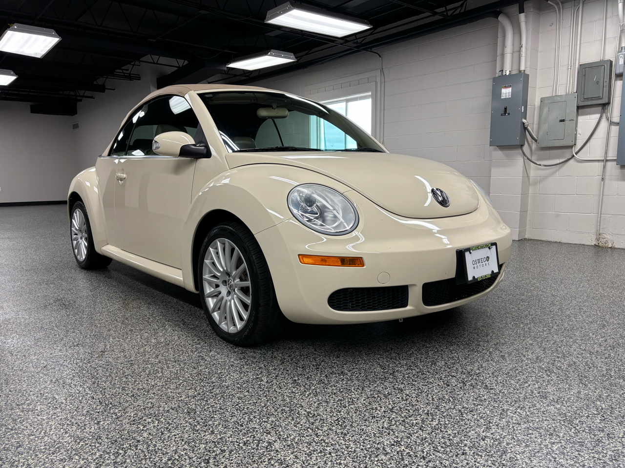 2007 Volkswagen Beetle 2.5L Convertible photo 2