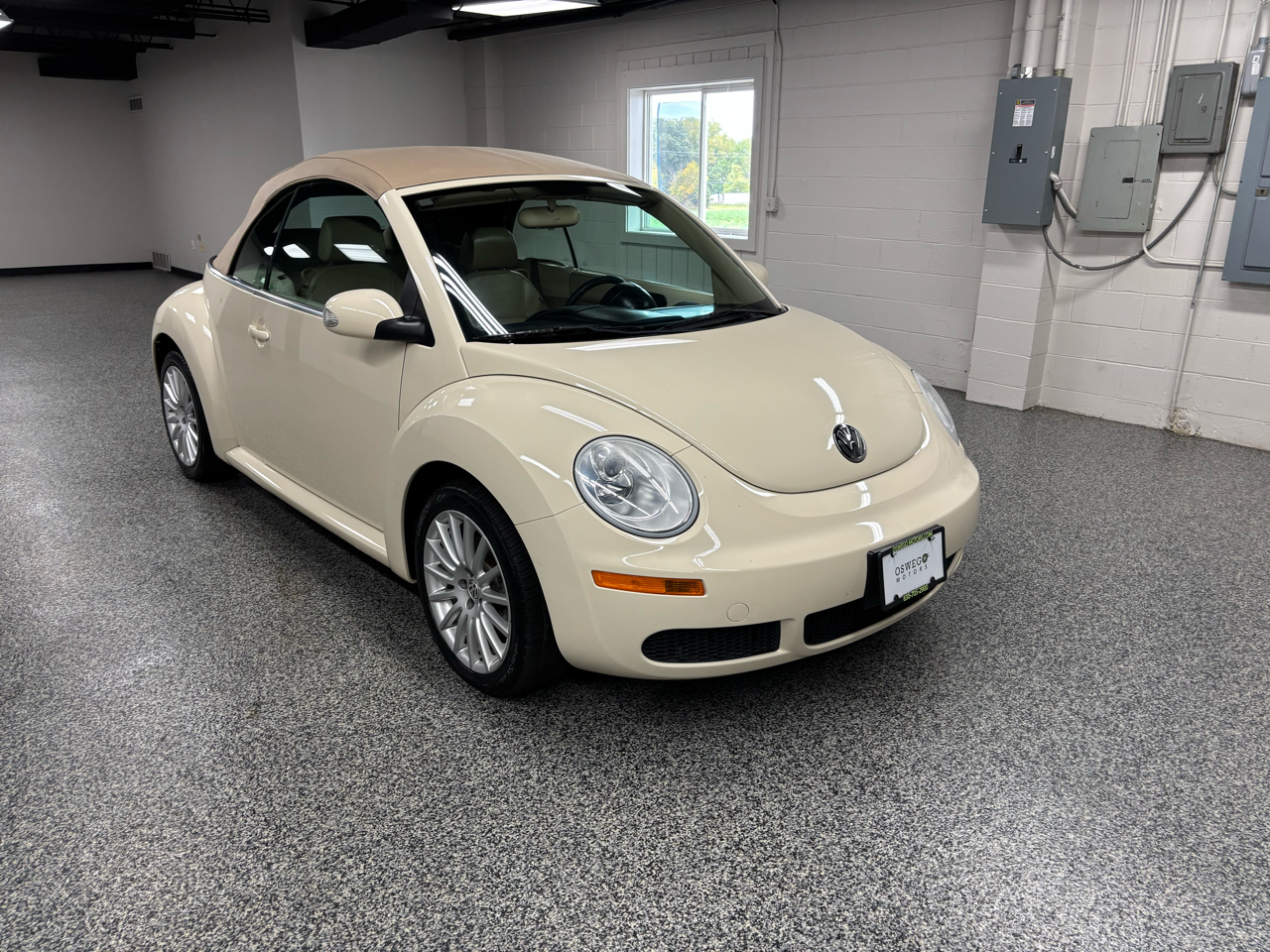 2007 Volkswagen Beetle 2.5L Convertible photo 3