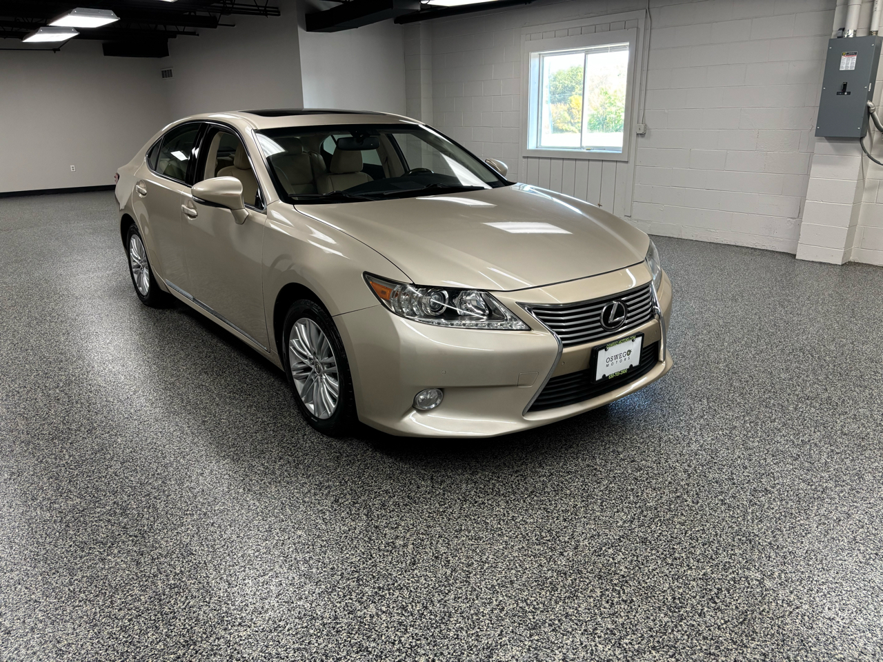 2013 Lexus ES 350 photo 3