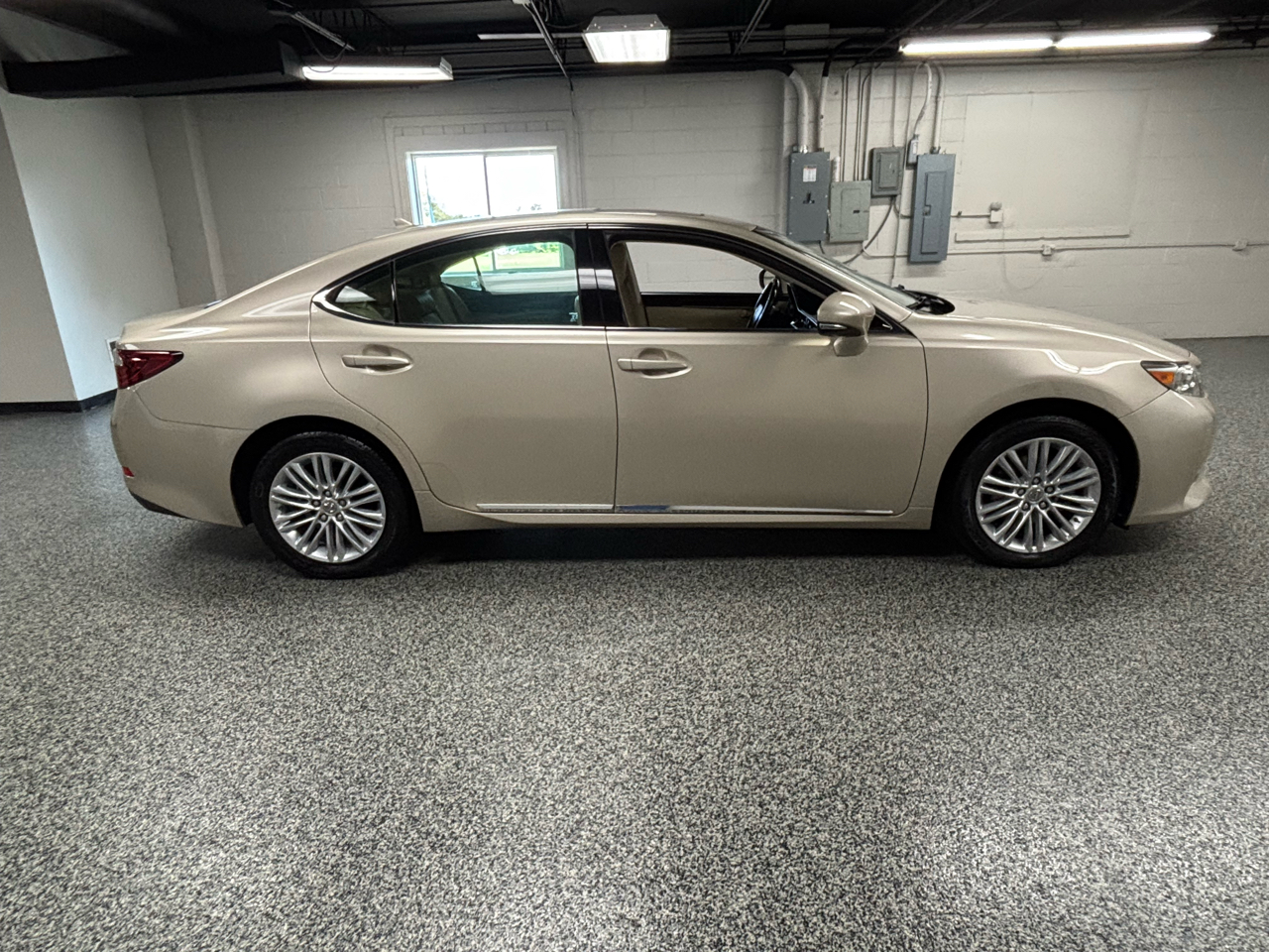 2013 Lexus ES 350 photo 4