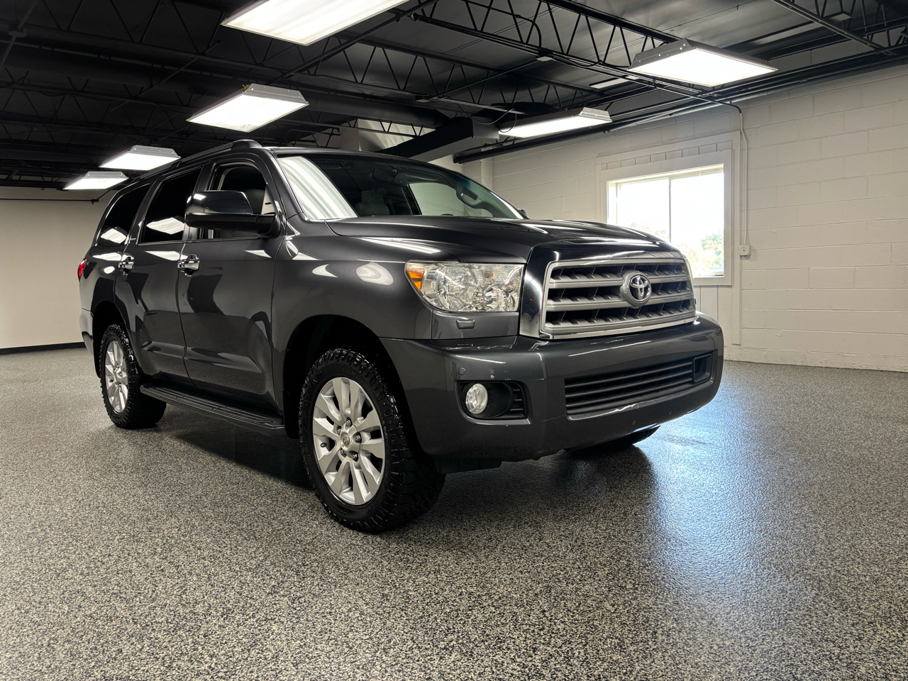 2016 Toyota Sequoia Platinum photo 2