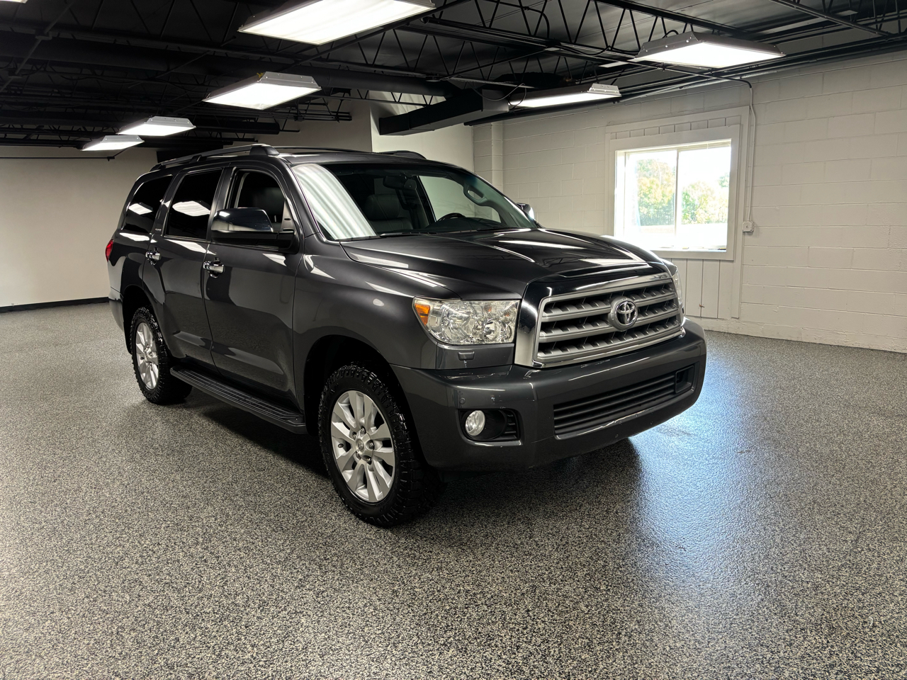 2016 Toyota Sequoia Platinum photo 3