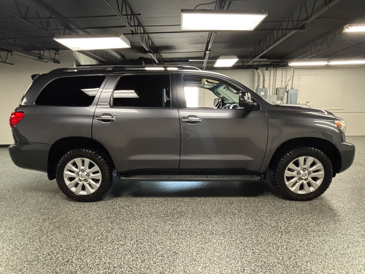2016 Toyota Sequoia Platinum photo 4