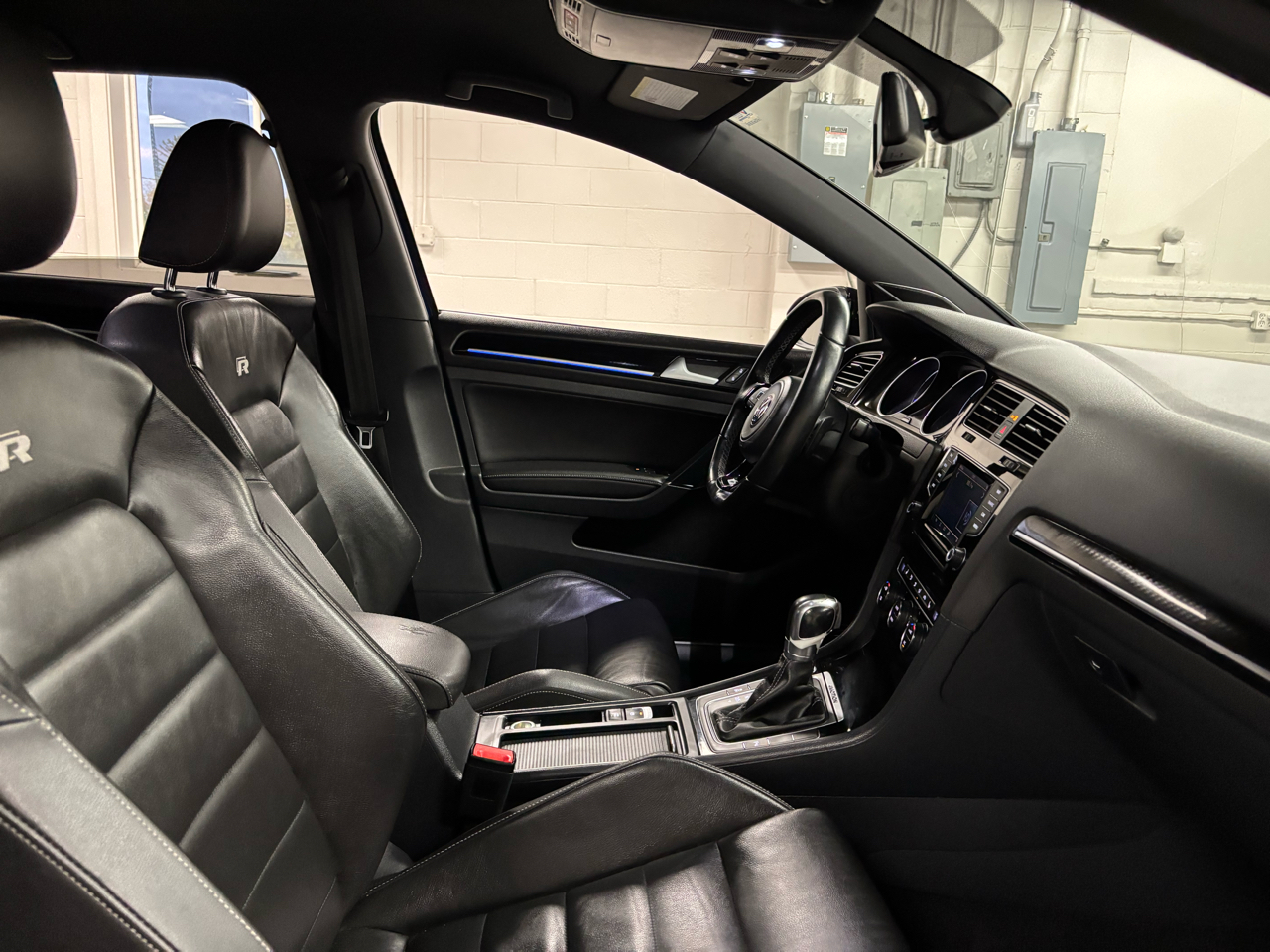 Volkswagen Golf R Base 2015 Volkswagen Golf R Base 2015