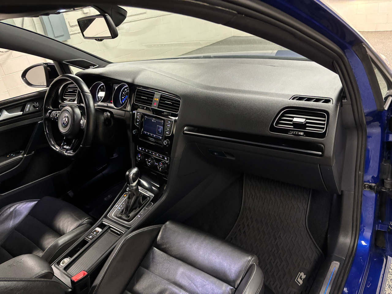 Volkswagen Golf R Base 2015 Volkswagen Golf R Base 2015