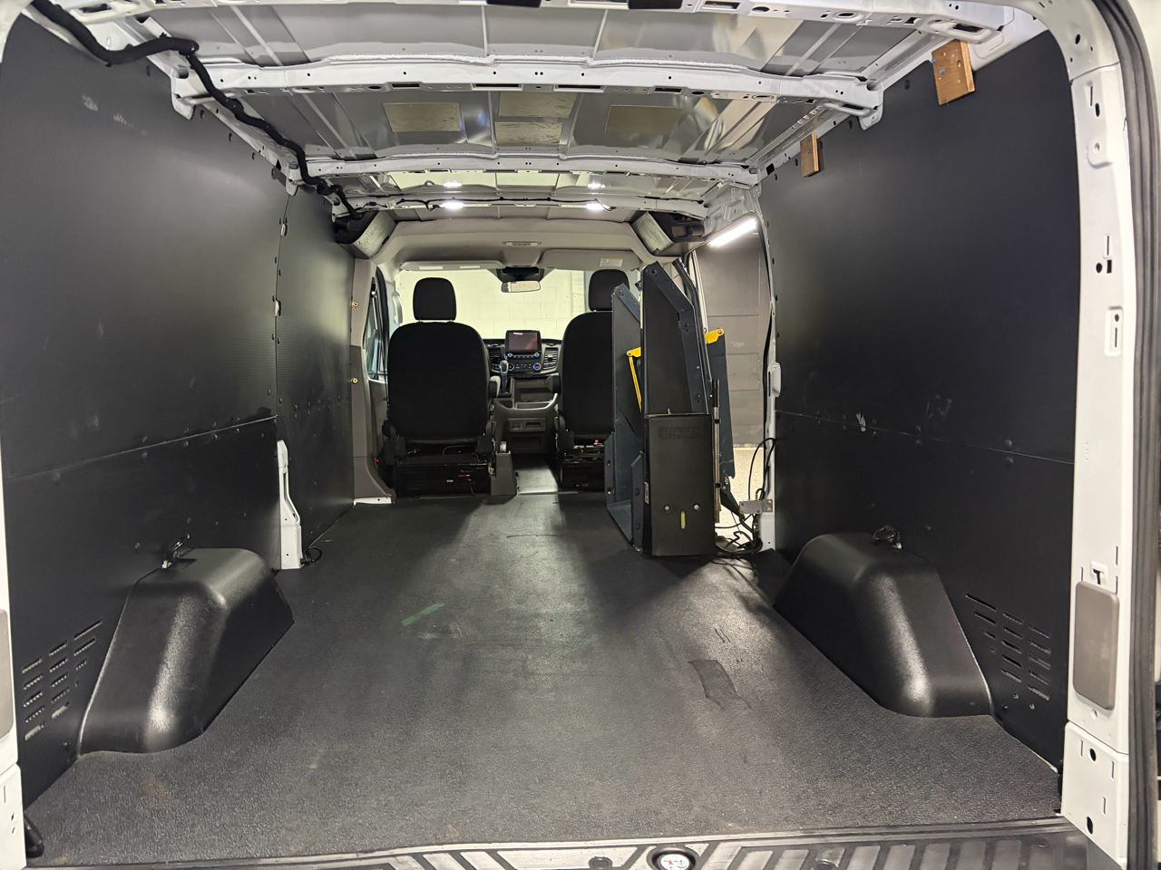 Ford Transit 150 Van Low Roof w/Sliding Pass. 148-in. WB 2020