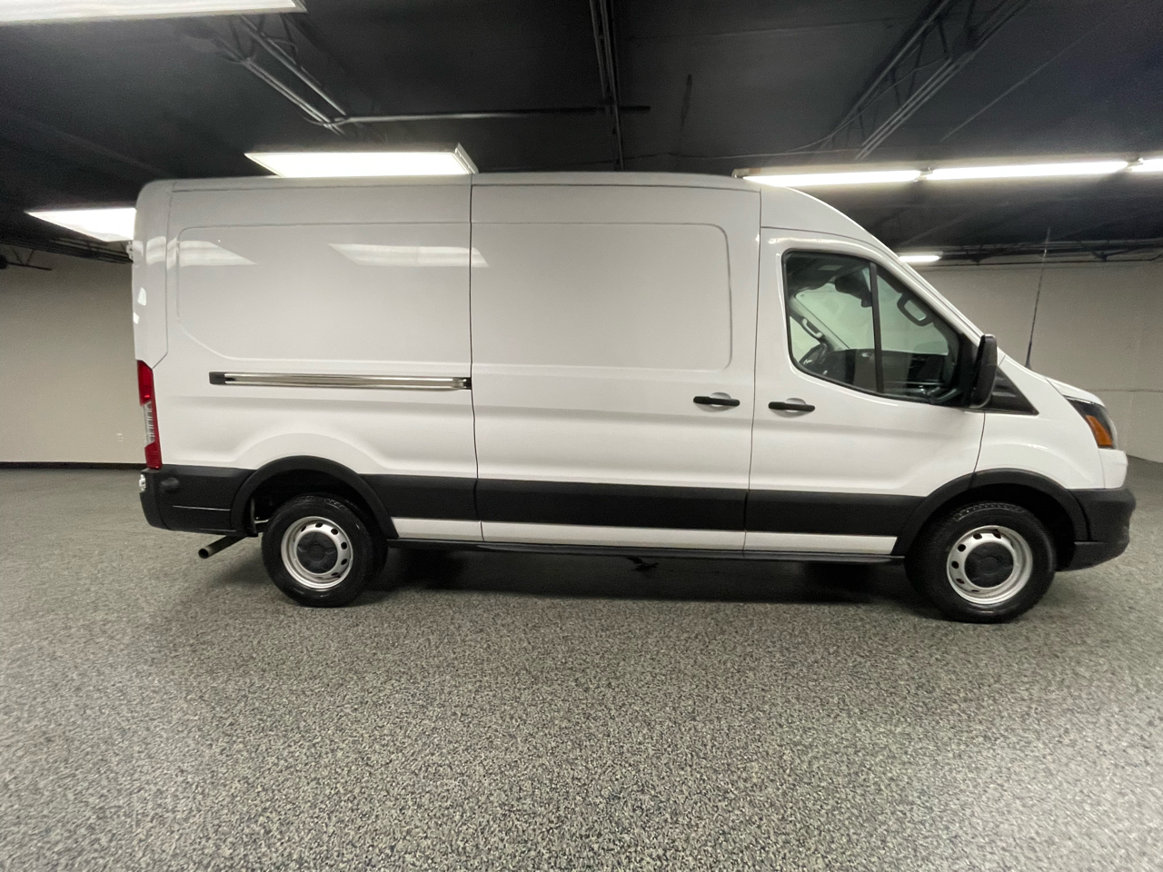 Ford Transit 250 Van Med. Roof w/Sliding Pass. 130-in. WB 2020
