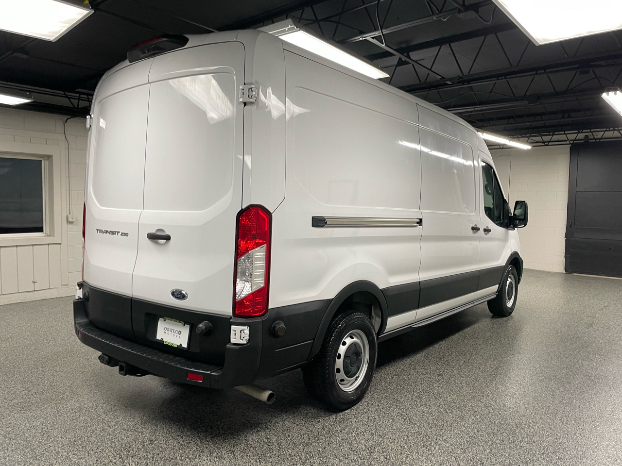 Ford Transit 250 Van Med. Roof w/Sliding Pass. 130-in. WB 2020