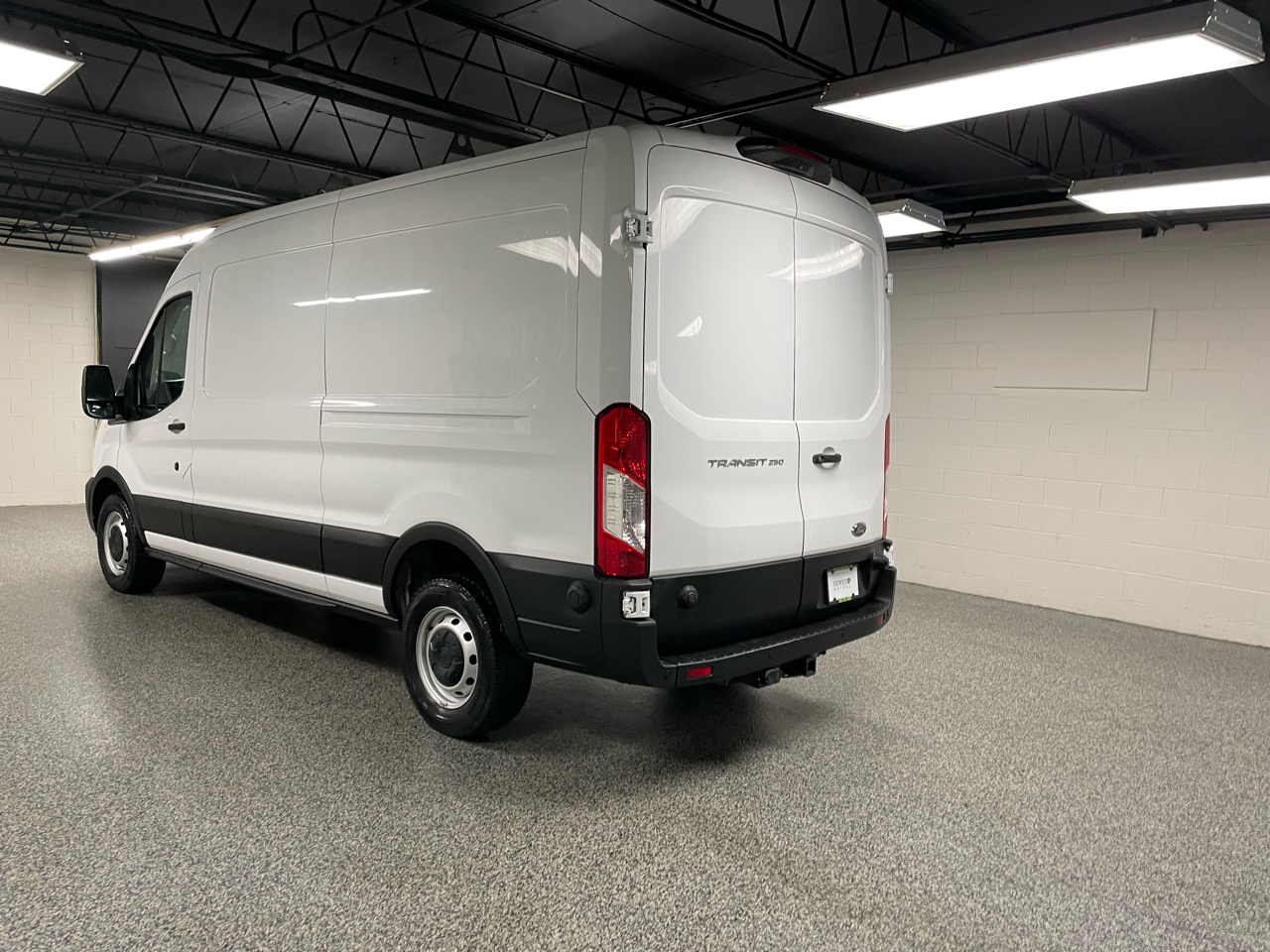 Ford Transit 250 Van Med. Roof w/Sliding Pass. 130-in. WB 2020