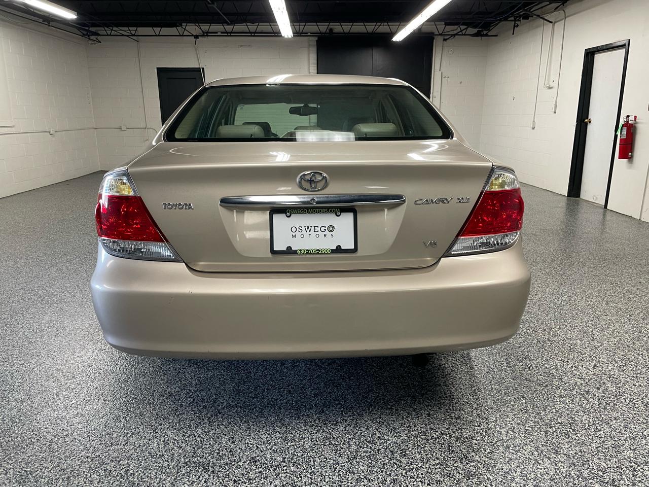 Toyota Camry XLE V6 2005