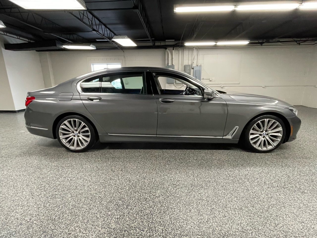 BMW 7-Series 750i xDrive 2016