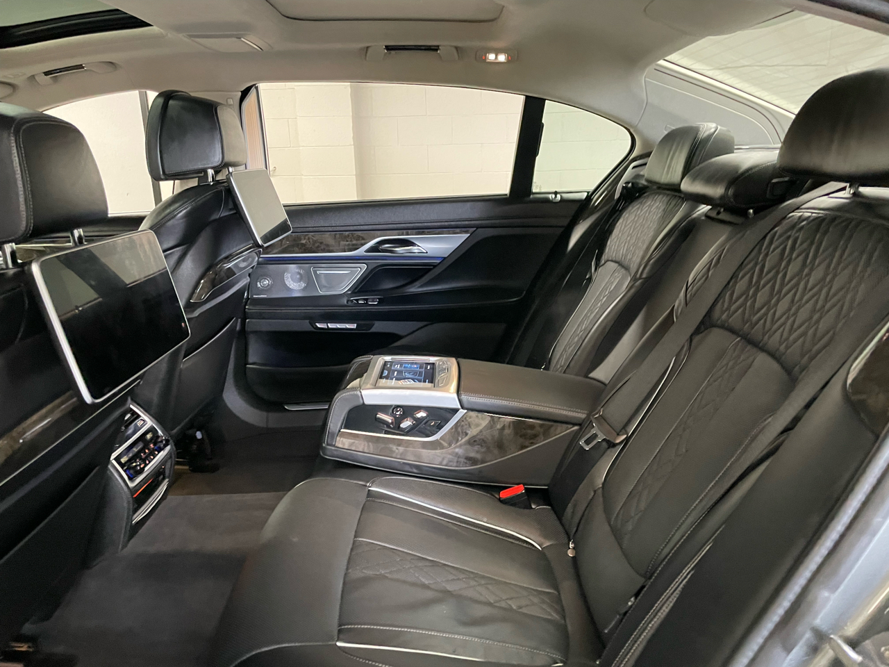 BMW 7-Series 750i xDrive 2016