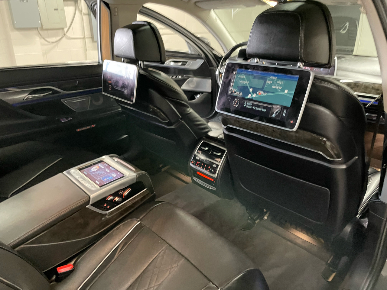 BMW 7-Series 750i xDrive 2016