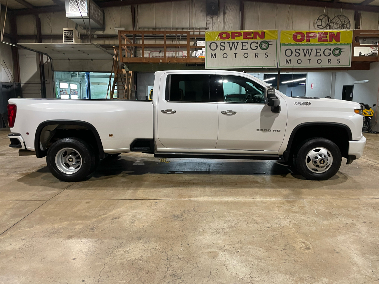 Chevrolet Silverado 3500HD High Country Crew Cab Long Box DRW 4WD 2021