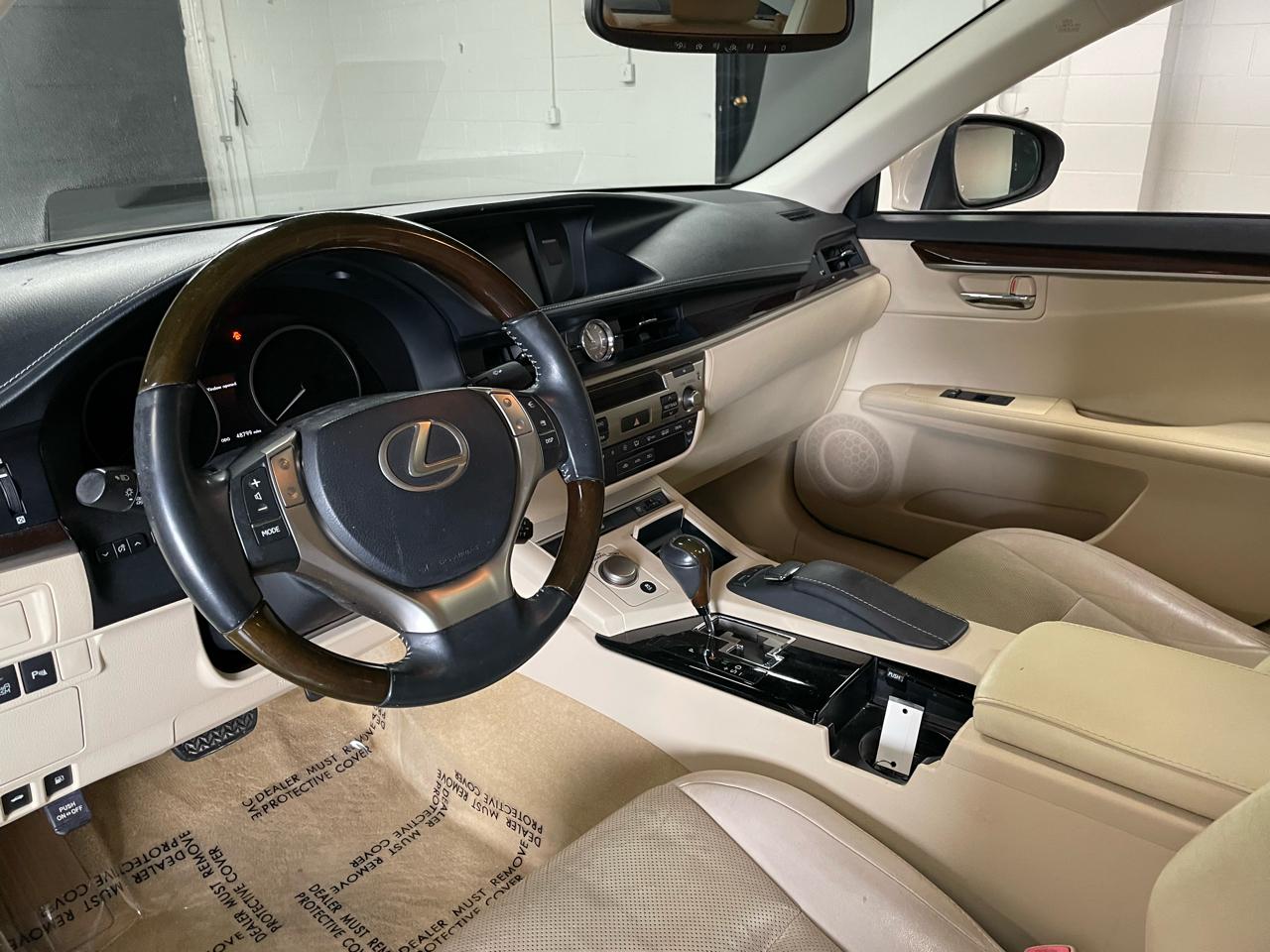 Lexus ES 350 Sedan 2014