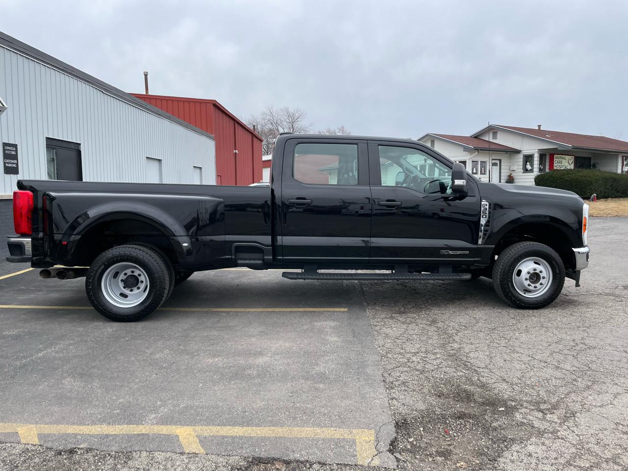 Ford F-350 SD XL Crew Cab Long Bed DRW 4WD 2023