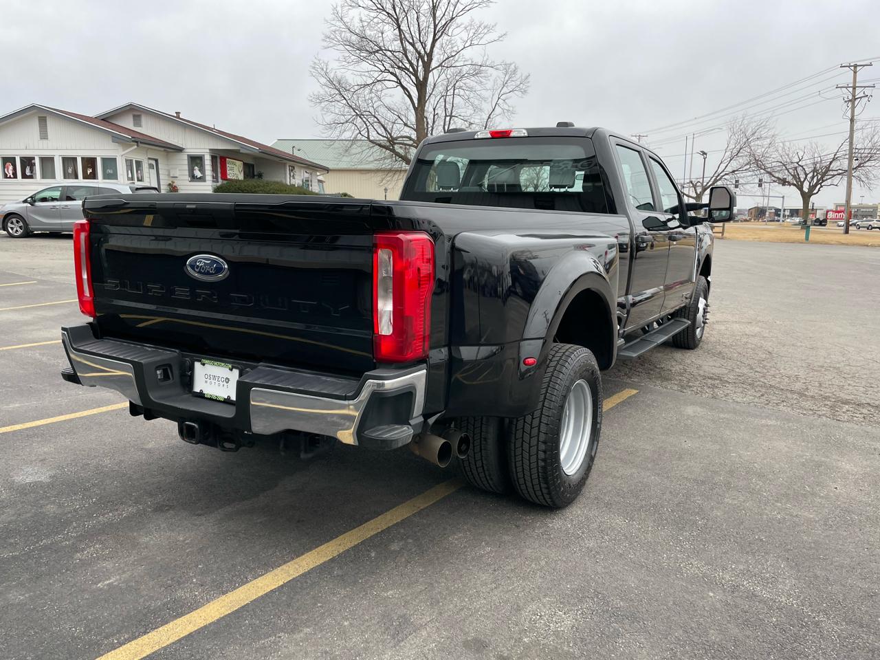 Ford F-350 SD XL Crew Cab Long Bed DRW 4WD 2023