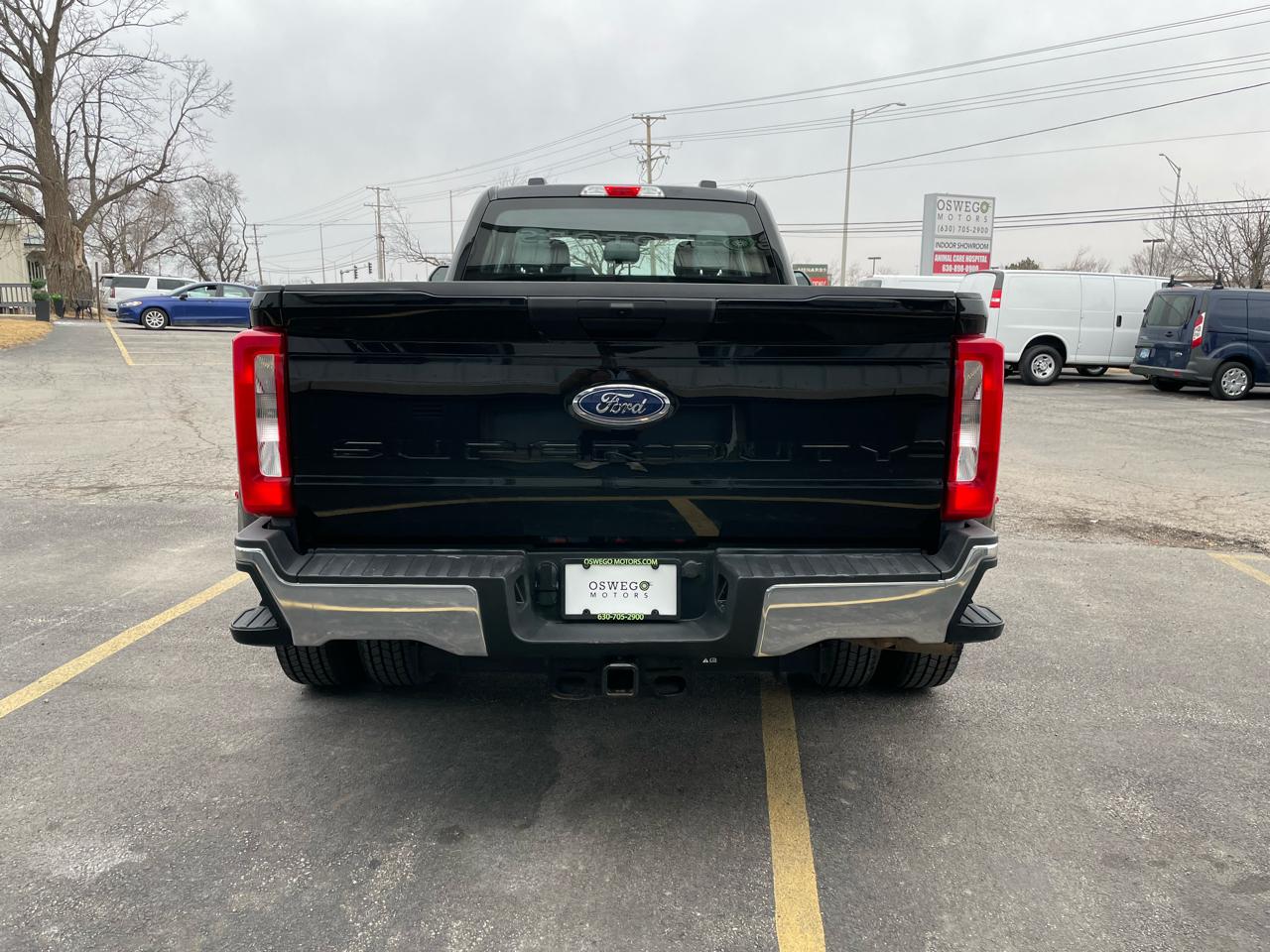 Ford F-350 SD XL Crew Cab Long Bed DRW 4WD 2023