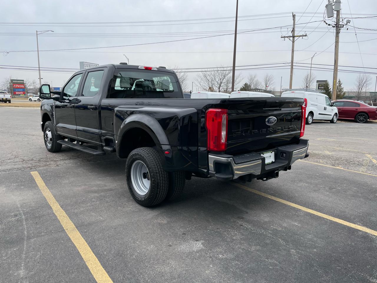 Ford F-350 SD XL Crew Cab Long Bed DRW 4WD 2023