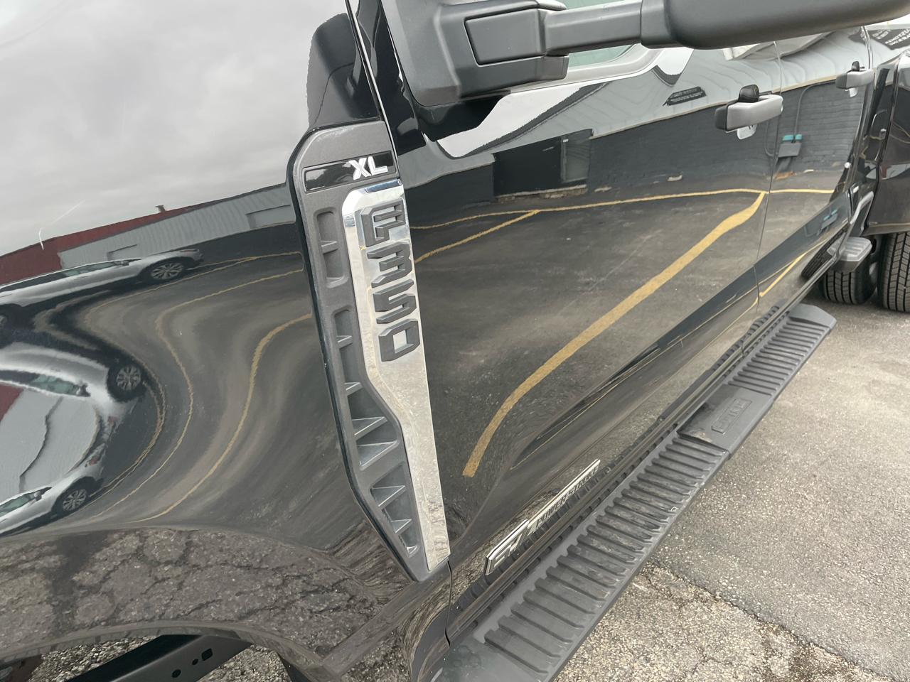 Ford F-350 SD XL Crew Cab Long Bed DRW 4WD 2023