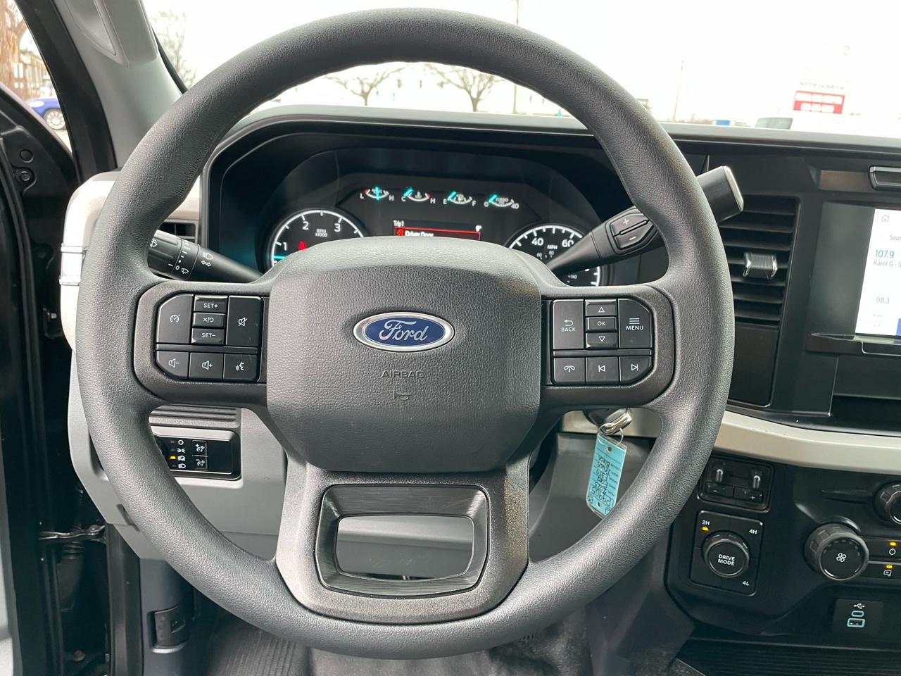 Ford F-350 SD XL Crew Cab Long Bed DRW 4WD 2023