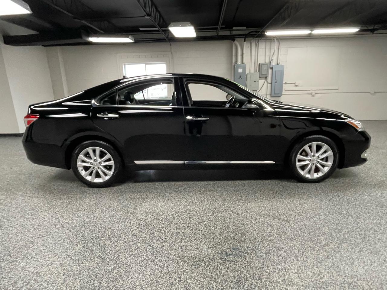 Lexus ES 350 Sedan 2011