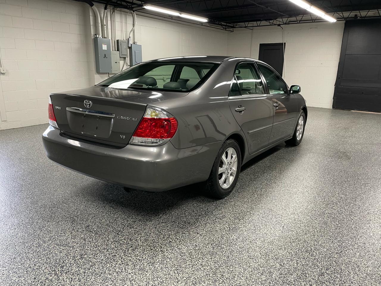 Toyota Camry XLE 4D Sedan V6 2005