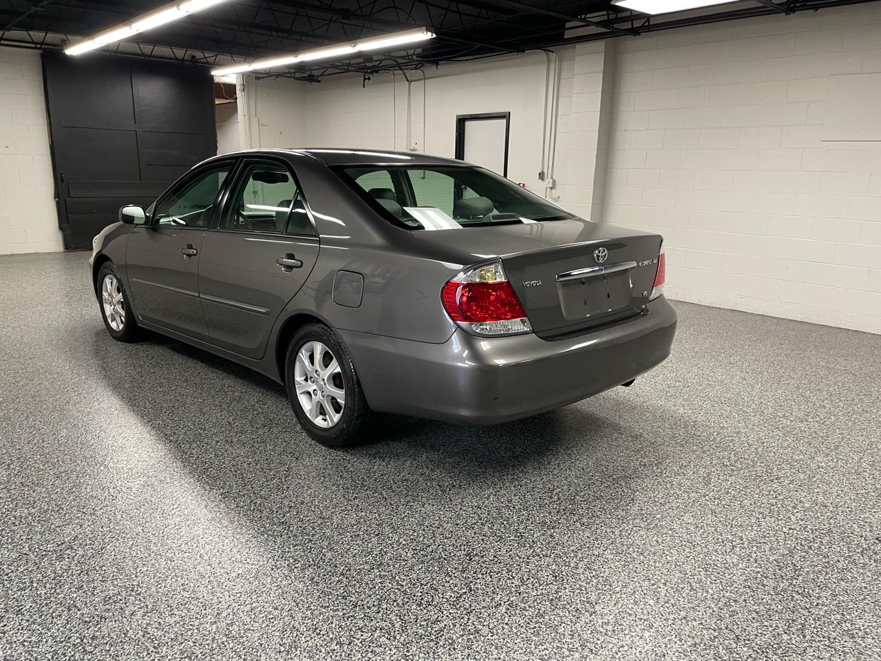 Toyota Camry XLE 4D Sedan V6 2005