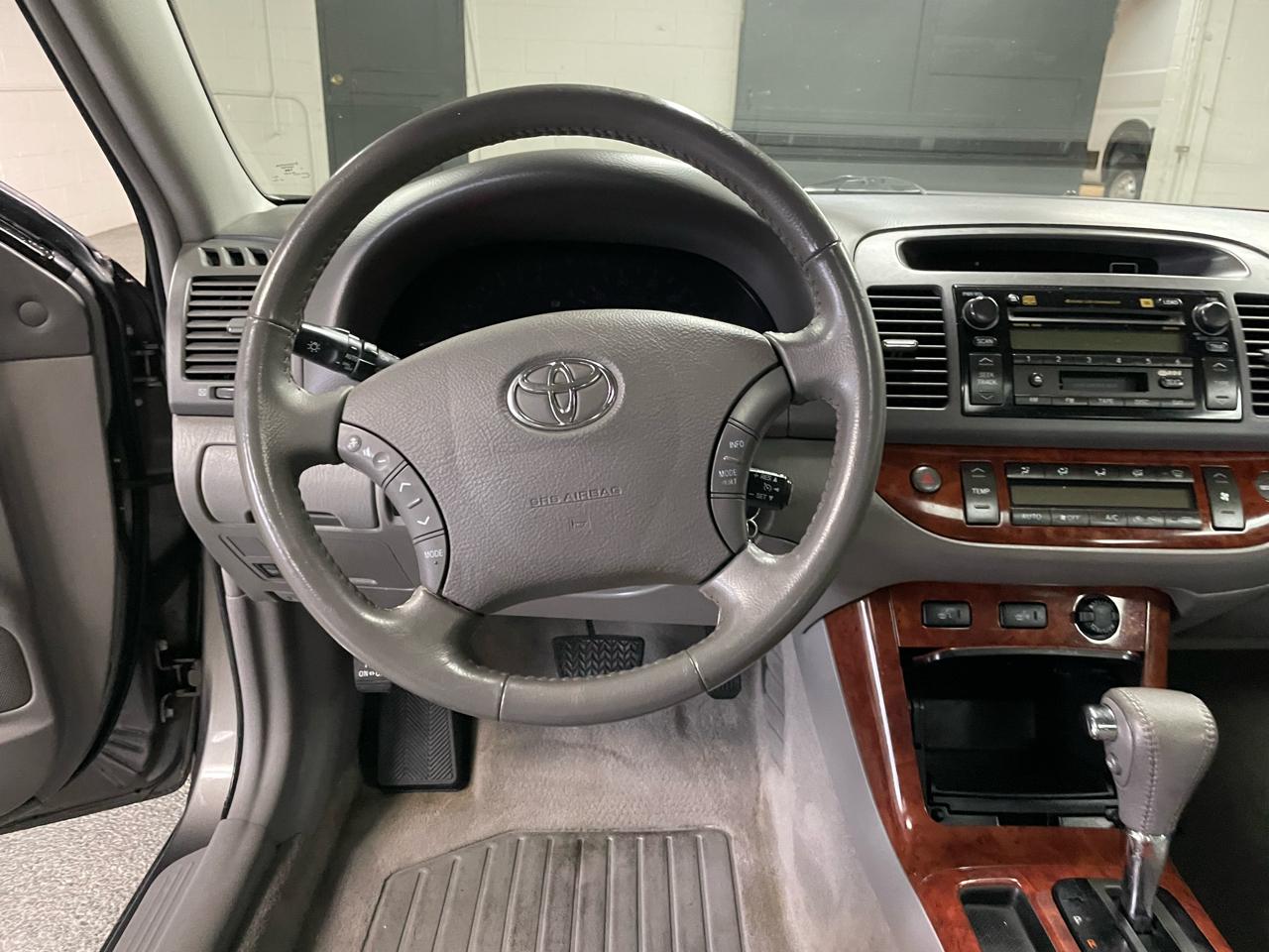 Toyota Camry XLE 4D Sedan V6 2005