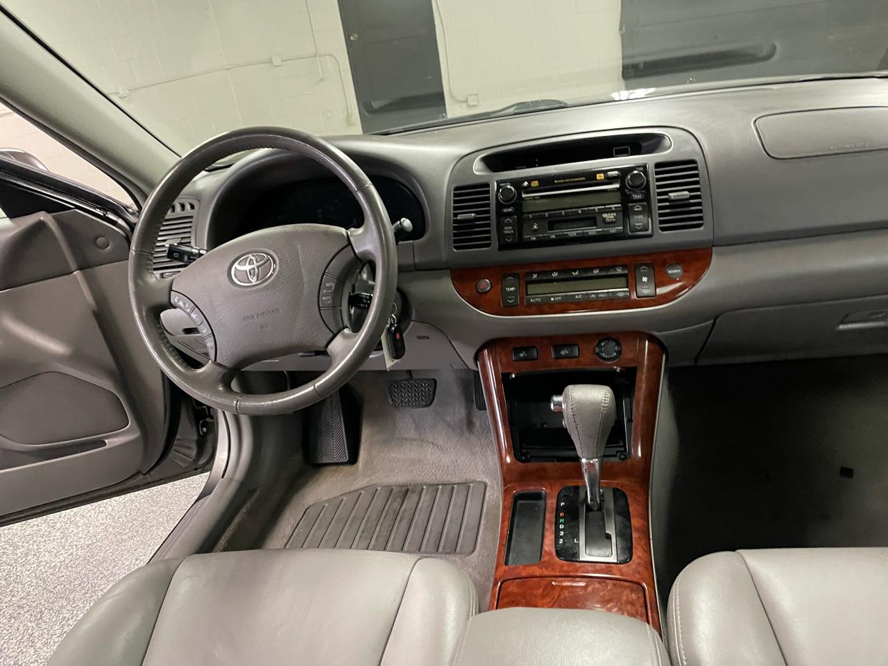 Toyota Camry XLE 4D Sedan V6 2005