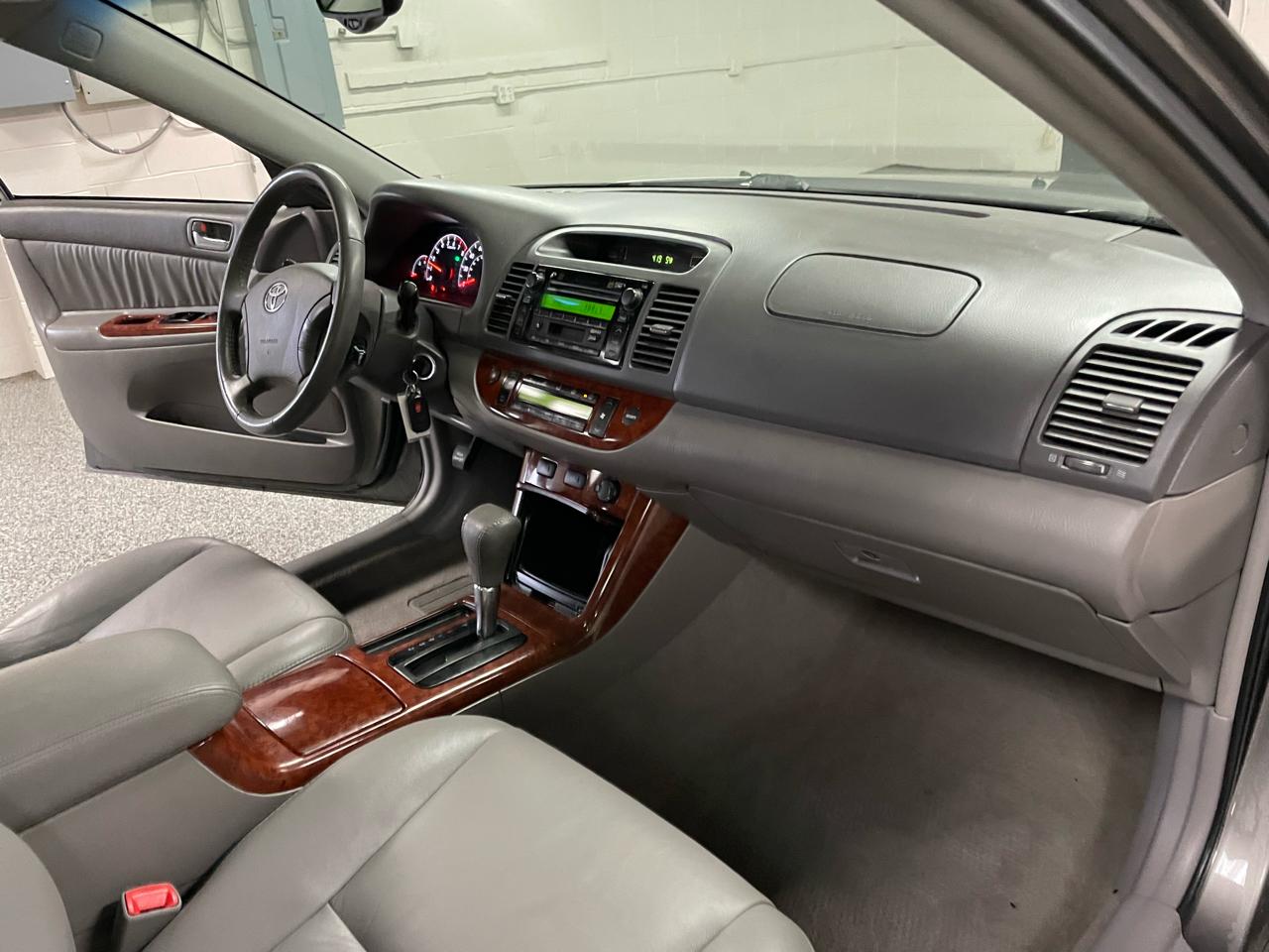 Toyota Camry XLE 4D Sedan V6 2005