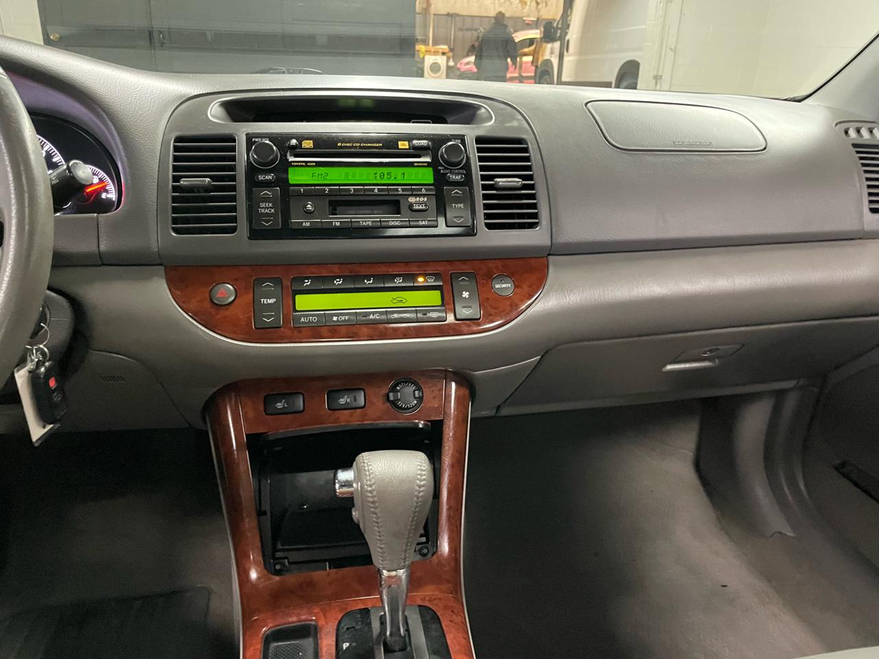 Toyota Camry XLE 4D Sedan V6 2005