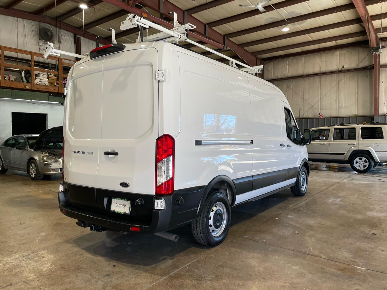 Ford Transit 250 Van Med. Roof w/Sliding Pass. 148-in. WB 2024