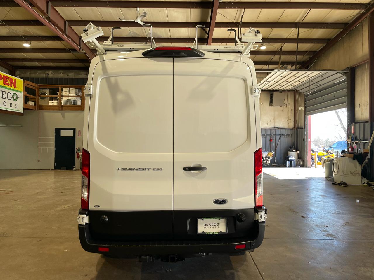 Ford Transit 250 Van Med. Roof w/Sliding Pass. 148-in. WB 2024