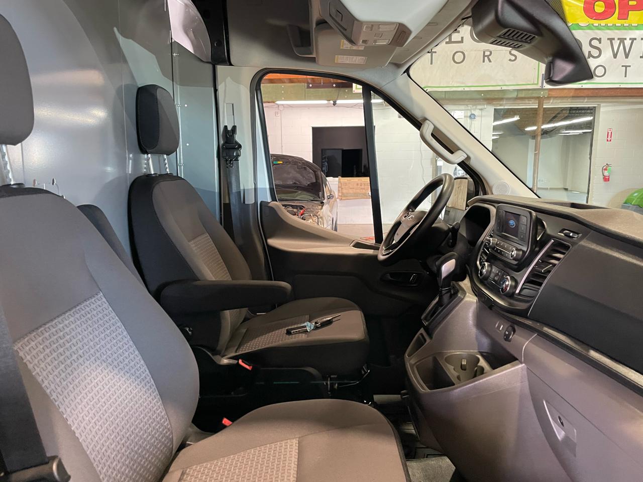 Ford Transit 250 Van Med. Roof w/Sliding Pass. 148-in. WB 2024