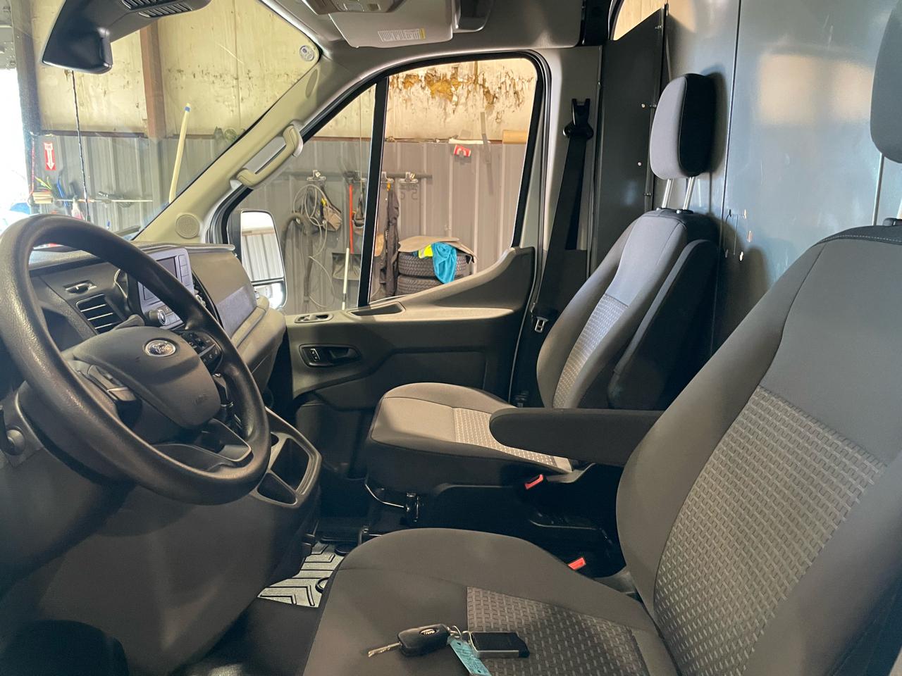 Ford Transit 250 Van Med. Roof w/Sliding Pass. 148-in. WB 2024