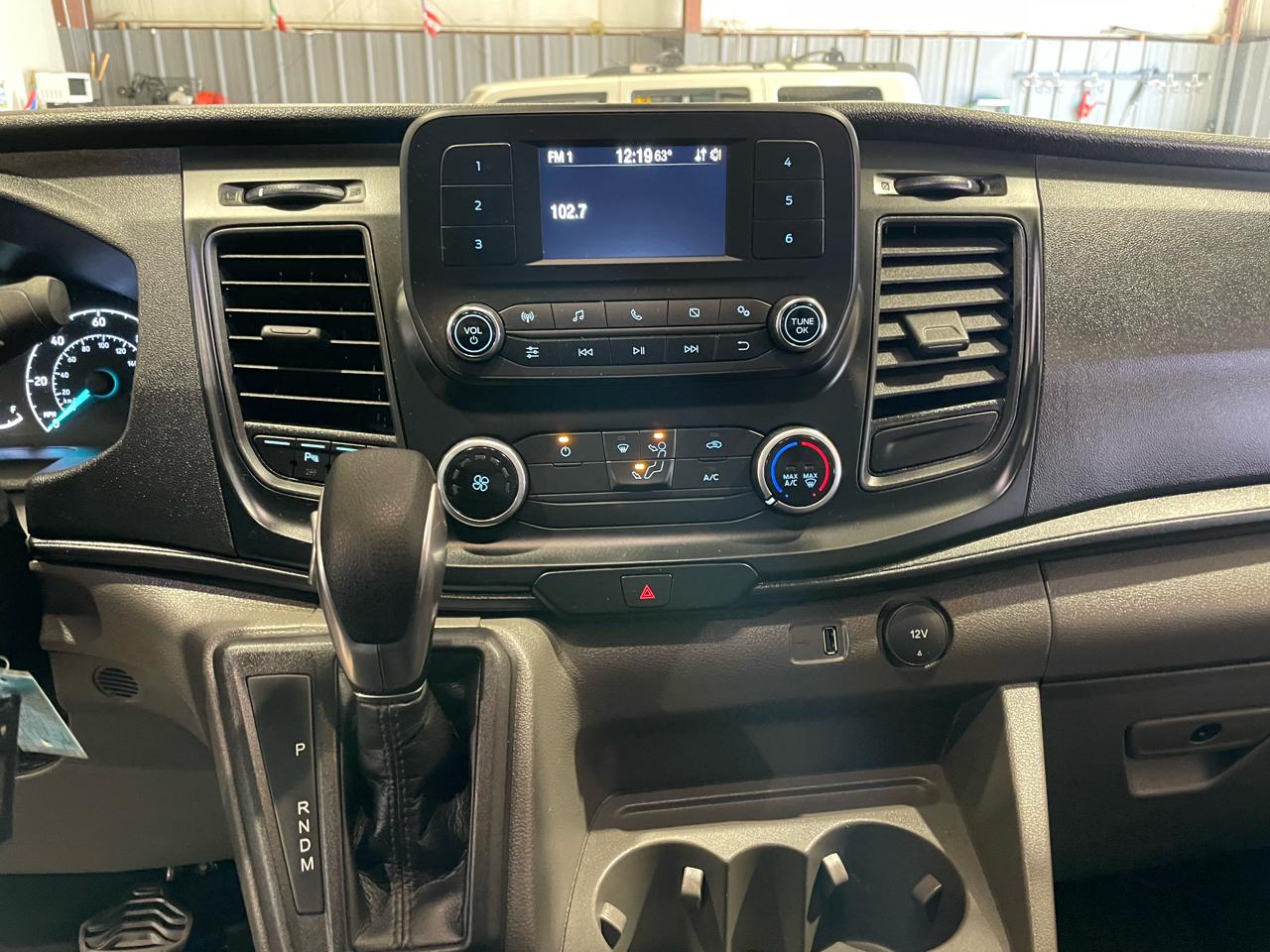 Ford Transit 250 Van Med. Roof w/Sliding Pass. 148-in. WB 2024